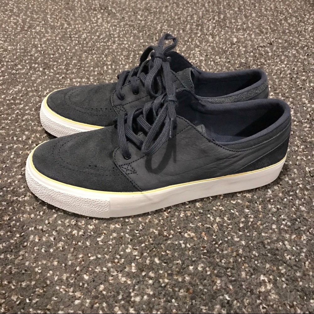 Nike SB Zoom Air Men's Size 8.5 Gray Shoes